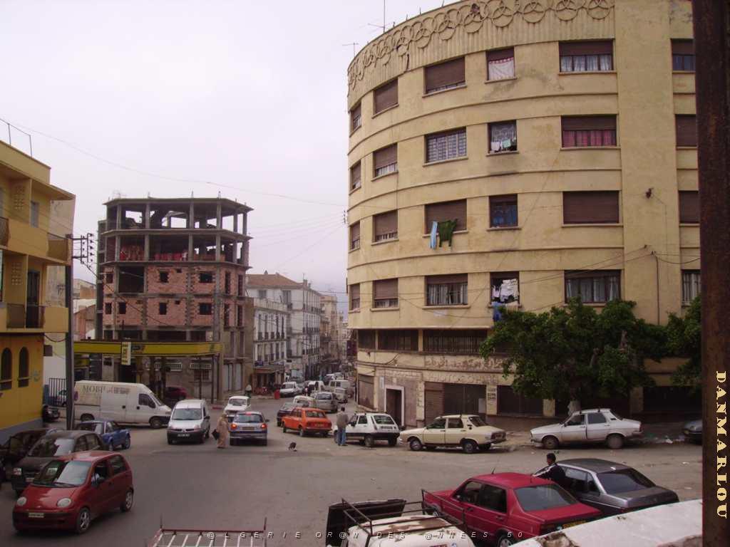 ORAN en descendant de la gare l immeuble des potasses d alsace.JPG